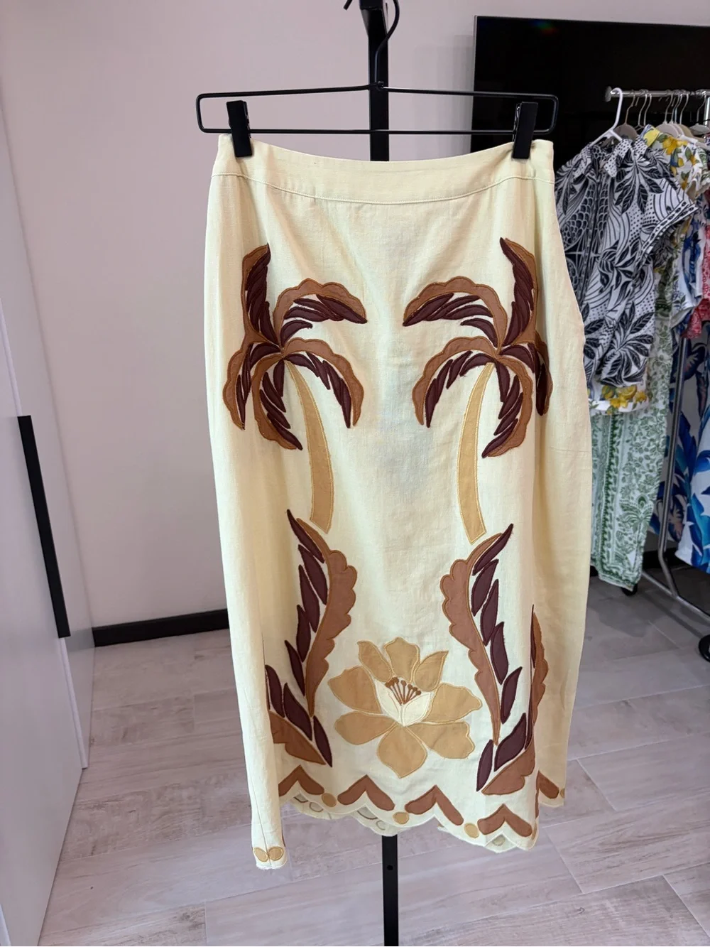 Farm Rio: SUMMER CUTWORK
SAND SKIRT - Picture 12 of 15